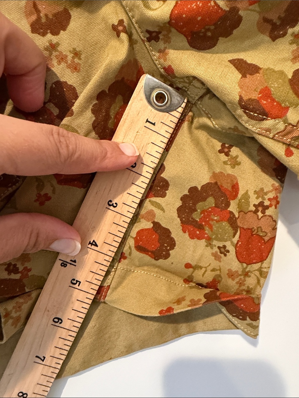 Toad&Co Tan Organic Cotton Shorts Earthworks Red Floral Women’s Size 8 - Picture 9 of 9